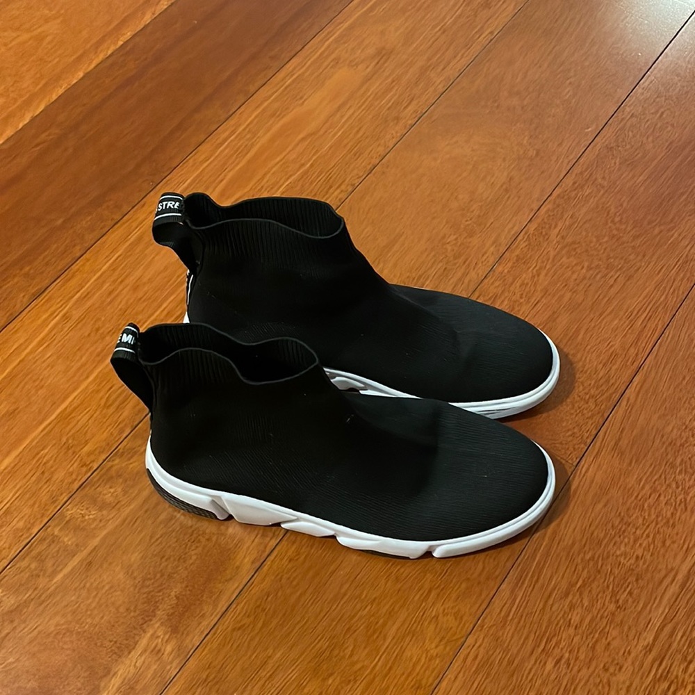 3 stripes, black shoes size 40 excellent condition